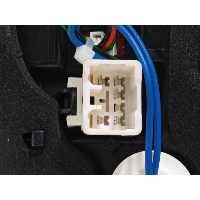 Recambio de piloto trasero izquierdo interior para kia carens iv van (a4) crdi referencia OEM IAM 92403A4120  