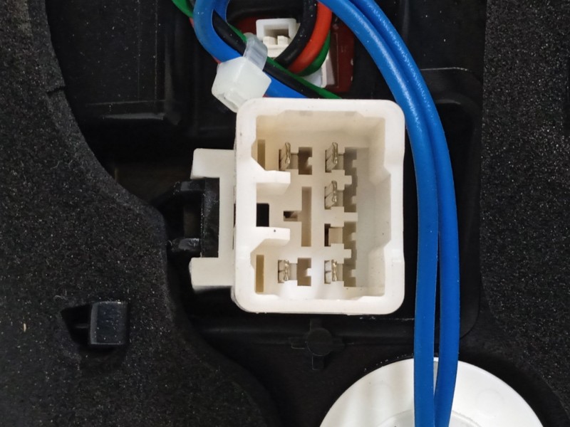 Recambio de piloto trasero izquierdo interior para kia carens iv van (a4) crdi referencia OEM IAM 92403A4120  