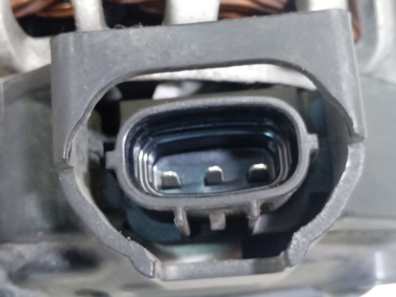 Recambio de alternador para kia carens iv van (a4) crdi referencia OEM IAM 373002B910  2625573