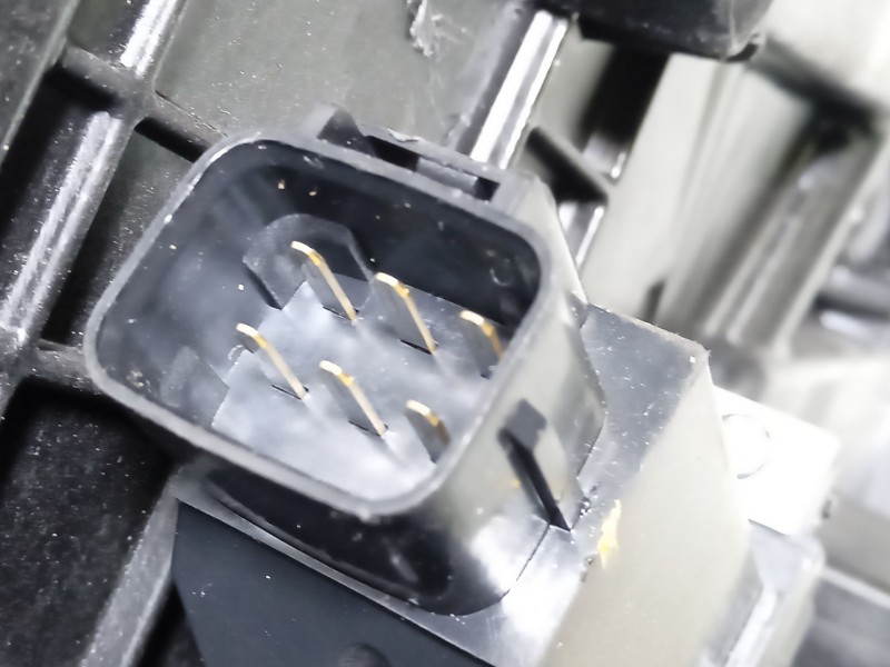 Recambio de elevalunas delantero derecho para kia carens iv van (a4) crdi referencia OEM IAM 18A300242 82480A4300 82460A4010