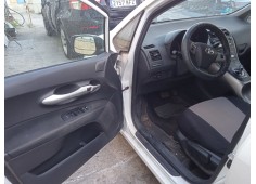 toyota auris (_e15_) del año 2011 2