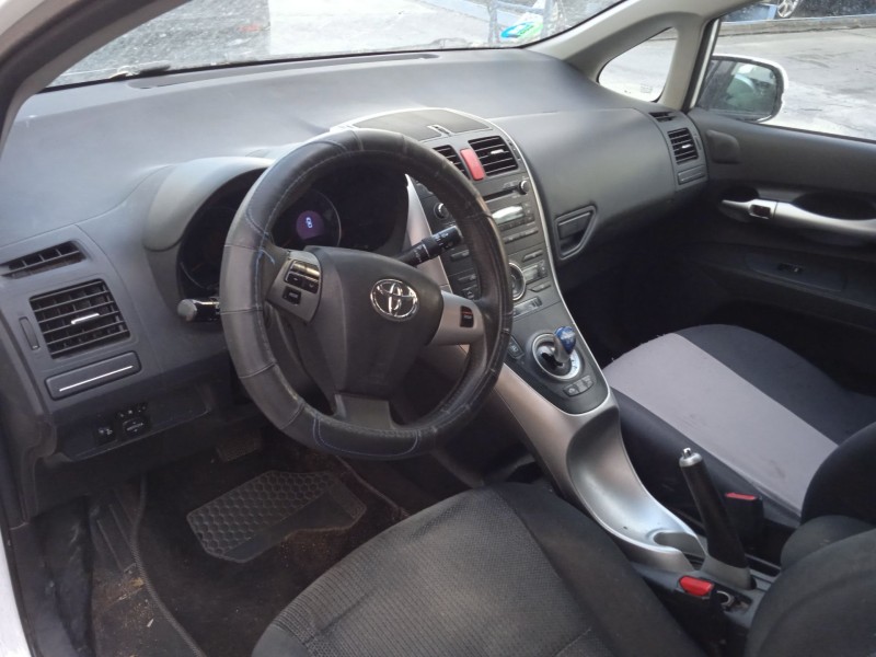 toyota auris (_e15_) del año 2011