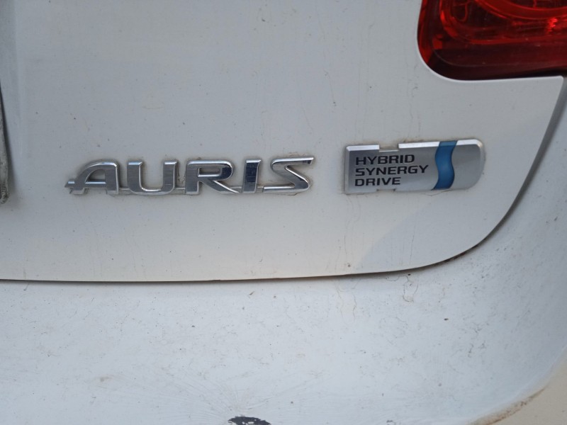 toyota auris (_e15_) del año 2011