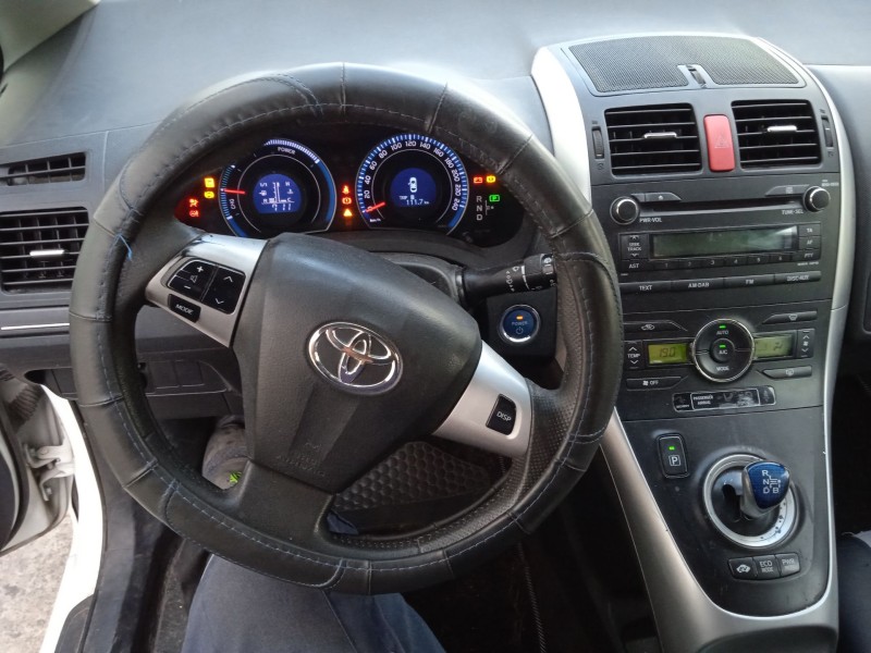 toyota auris (_e15_) del año 2011