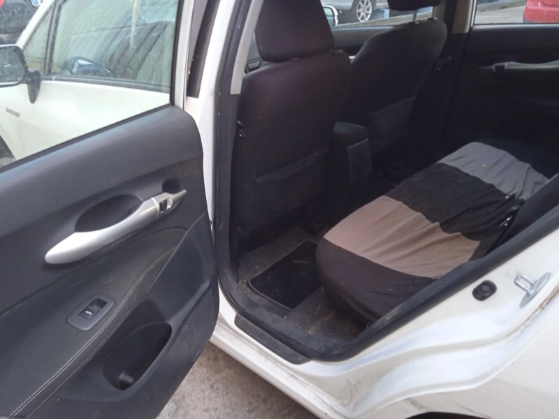 toyota auris (_e15_) del año 2011