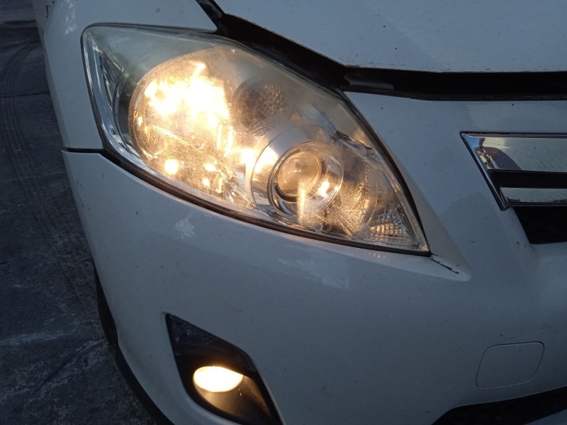 toyota auris (_e15_) del año 2011