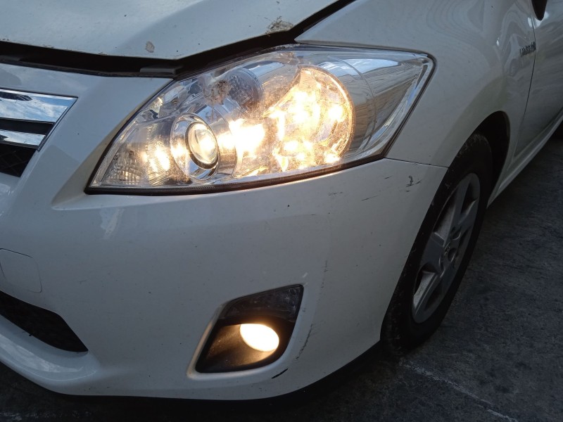 toyota auris (_e15_) del año 2011