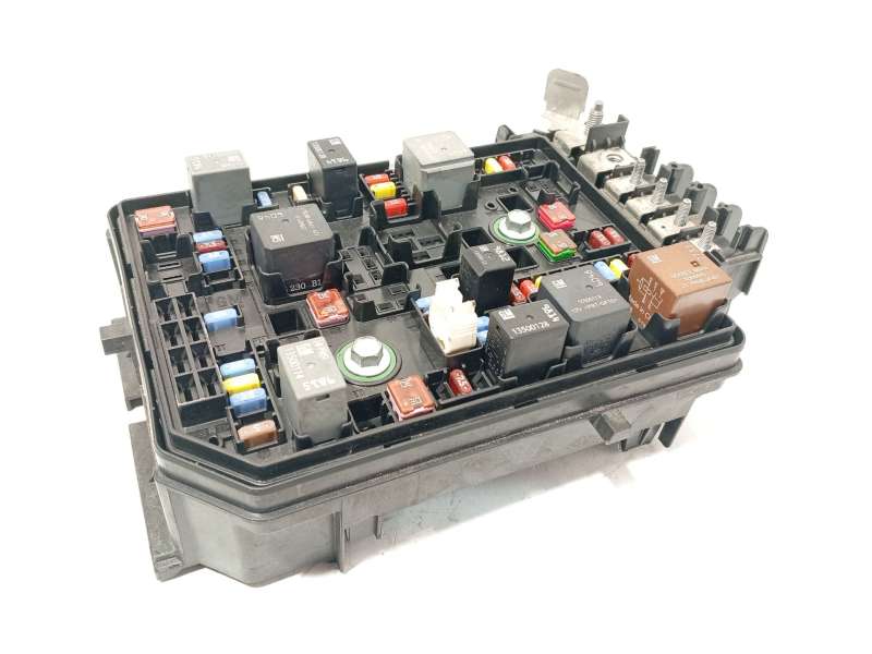 CAJA RELES / FUSIBLES 39019189 
