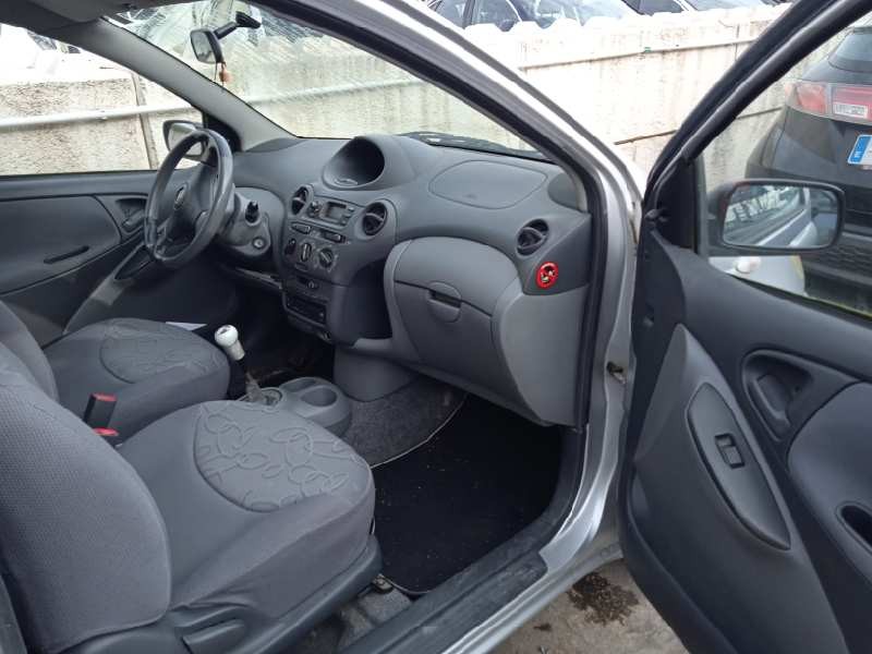 toyota yaris (_p1_) del año 2000