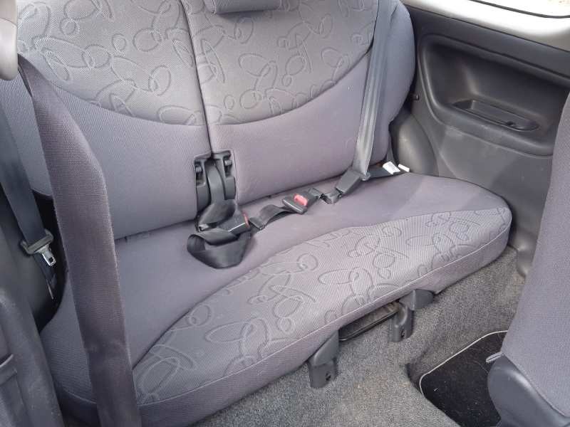 toyota yaris (_p1_) del año 2000