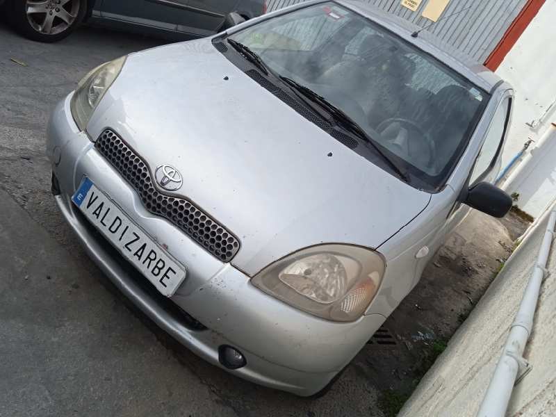 toyota yaris (_p1_) del año 2000
