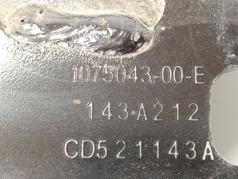 Recambio de travesaño superior para tesla model 3 (5yj3) ev referencia OEM IAM 107504300E  