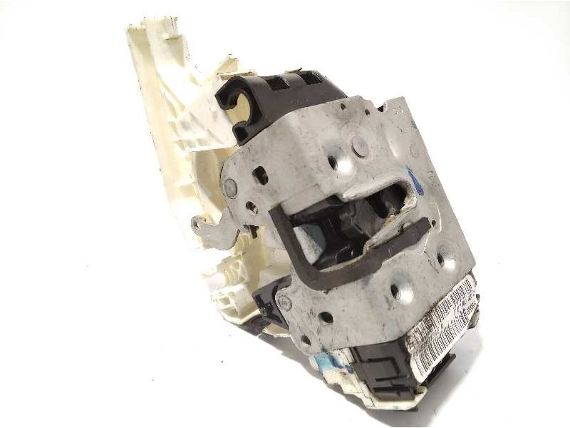 CERRADURA PUERTA DELANTERA IZQUIERDA P04589913AE 