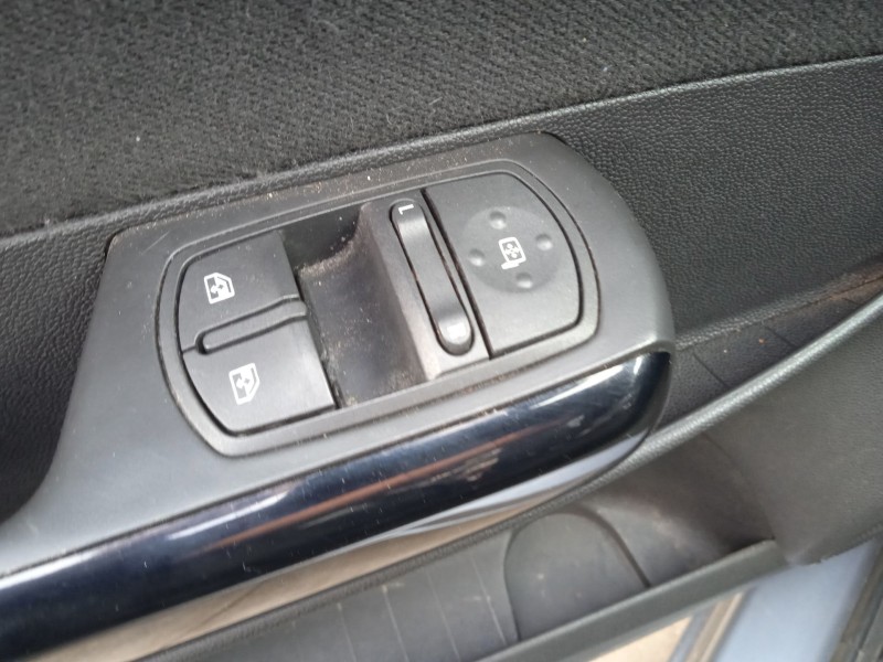 opel corsa d (s07) del año 2009