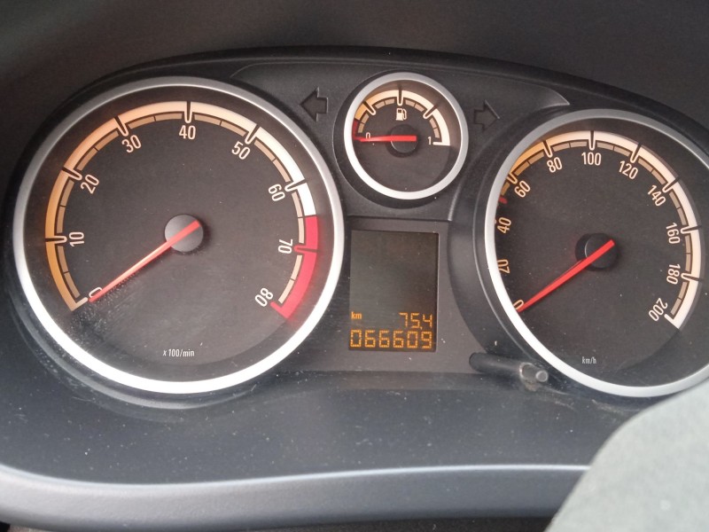 opel corsa d (s07) del año 2009