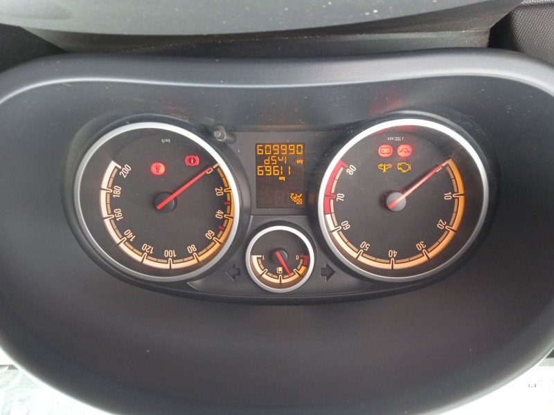opel corsa d (s07) del año 2009