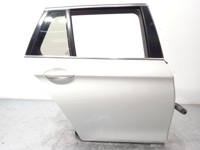 Recambio de puerta trasera derecha para bmw 5 touring (f11) 520 d referencia OEM IAM 41009628758  