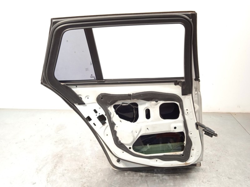 Recambio de puerta trasera izquierda para bmw 5 touring (f11) 520 d referencia OEM IAM 41009628757  