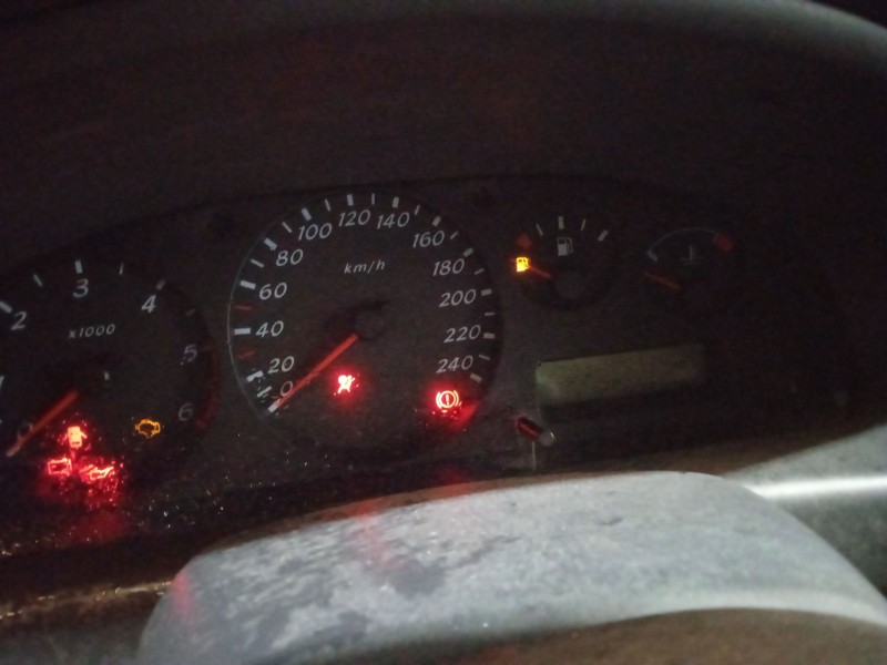 nissan almera ii hatchback (n16) del año 2001