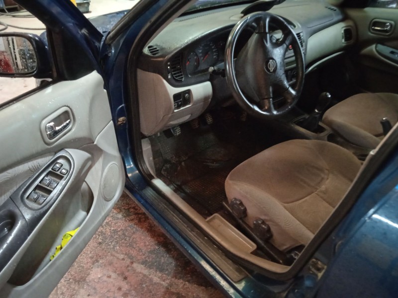 nissan almera ii hatchback (n16) del año 2001