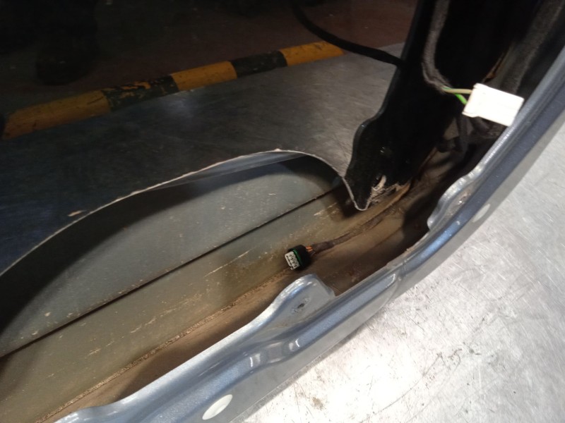 Recambio de puerta trasera izquierda para dodge journey 2.0 crd referencia OEM IAM 68040233AA  