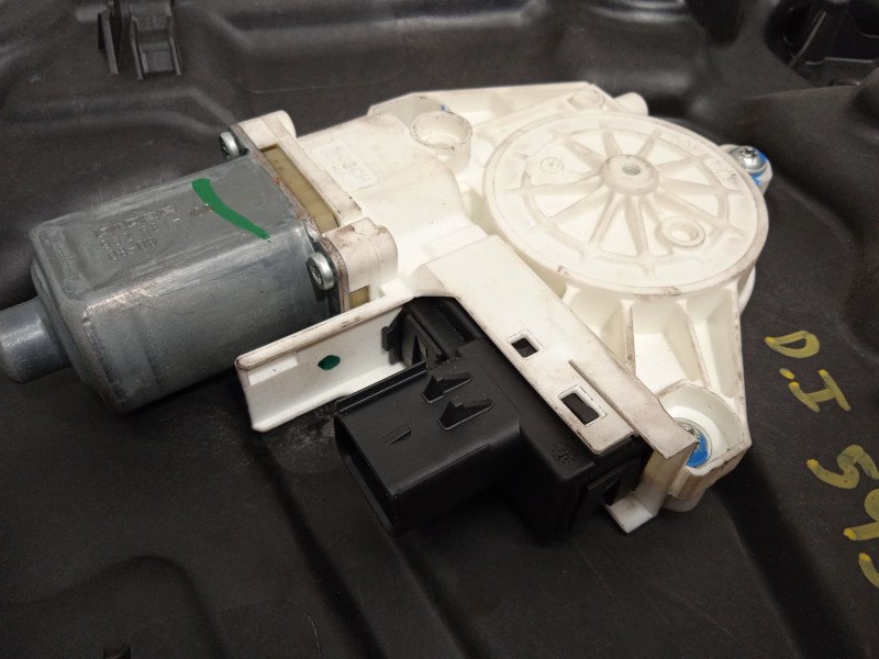 Recambio de elevalunas delantero izquierdo para dodge journey 2.0 crd referencia OEM IAM 68043729AA 68043735AA 