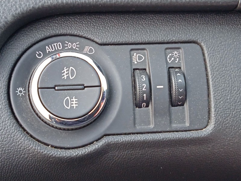 opel insignia a (g09) del año 2011