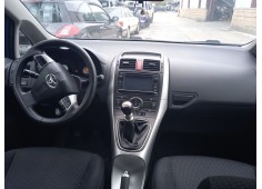 toyota auris (_e15_) del año 2012 2