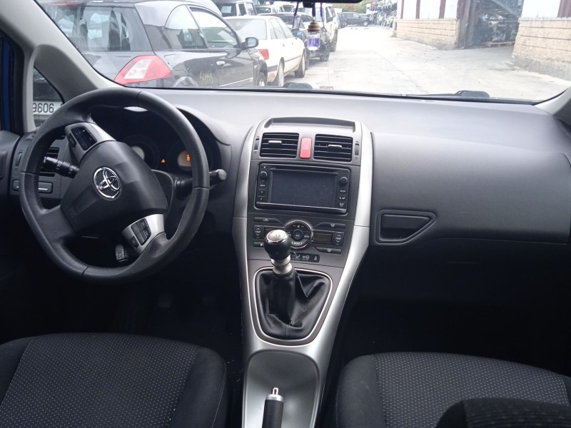 toyota auris (_e15_) del año 2012