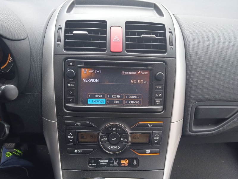 toyota auris (_e15_) del año 2012