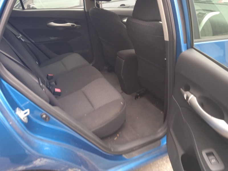 toyota auris (_e15_) del año 2012