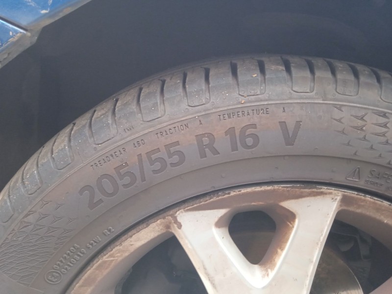 toyota auris (_e15_) del año 2012