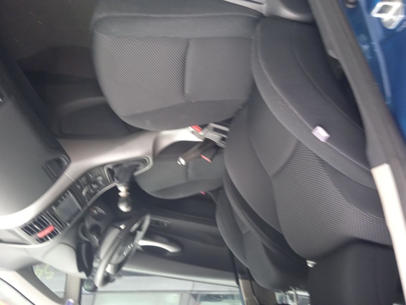 toyota auris (_e15_) del año 2012