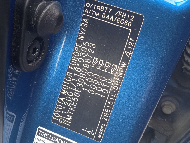 toyota auris (_e15_) del año 2012