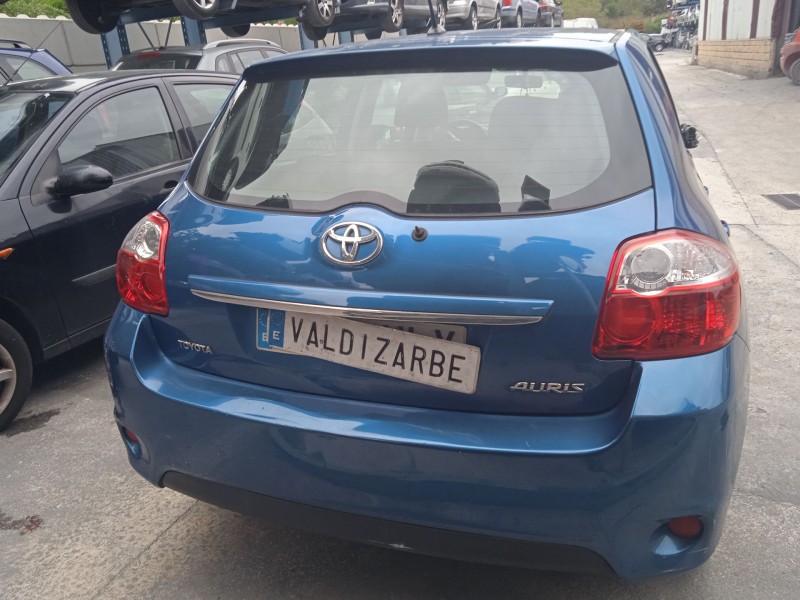 toyota auris (_e15_) del año 2012