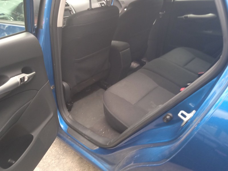 toyota auris (_e15_) del año 2012