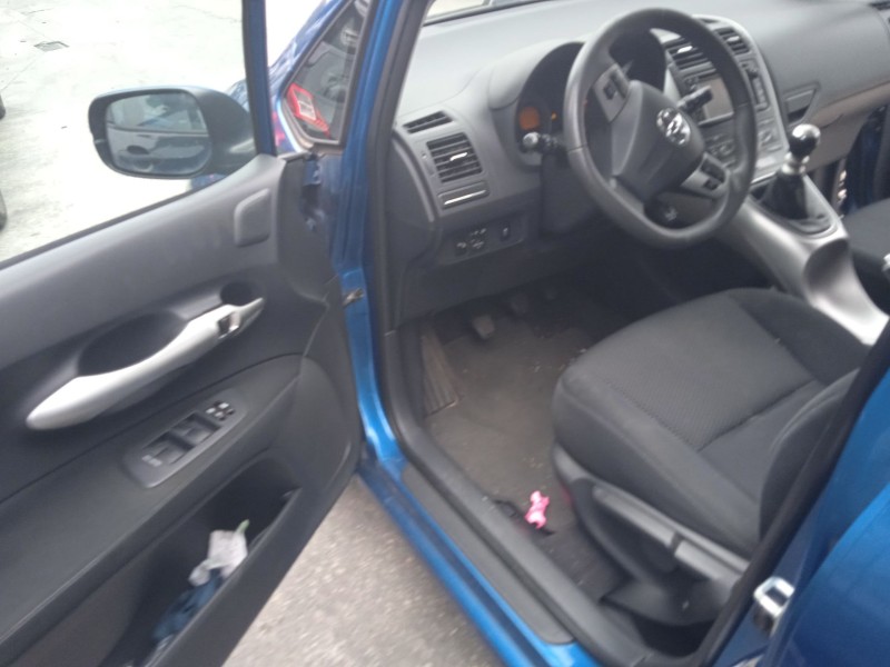 toyota auris (_e15_) del año 2012