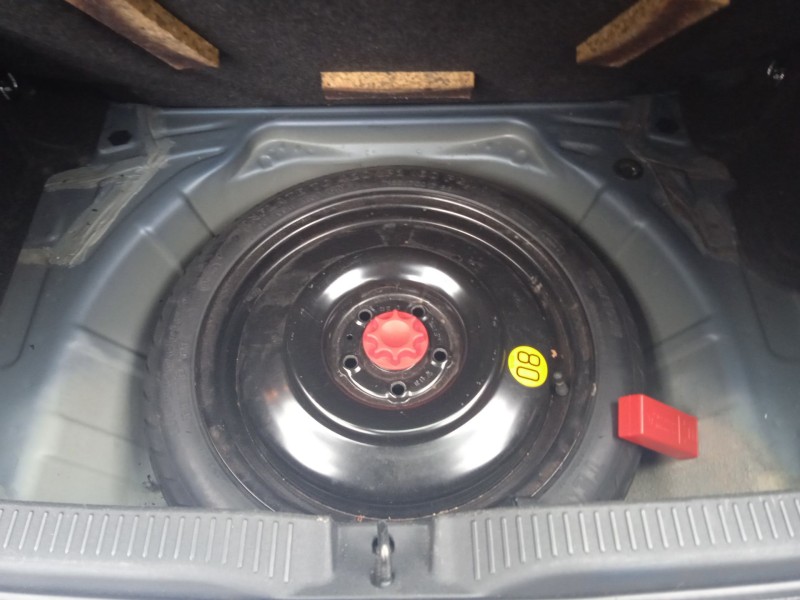 toyota auris (_e15_) del año 2012