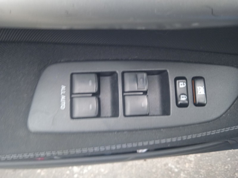 toyota auris (_e15_) del año 2012