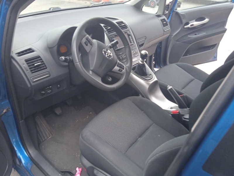 toyota auris (_e15_) del año 2012