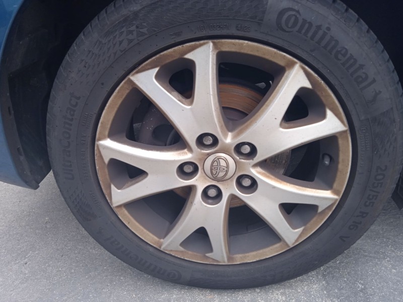 toyota auris (_e15_) del año 2012