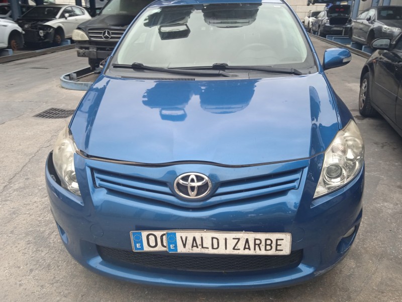 toyota auris (_e15_) del año 2012