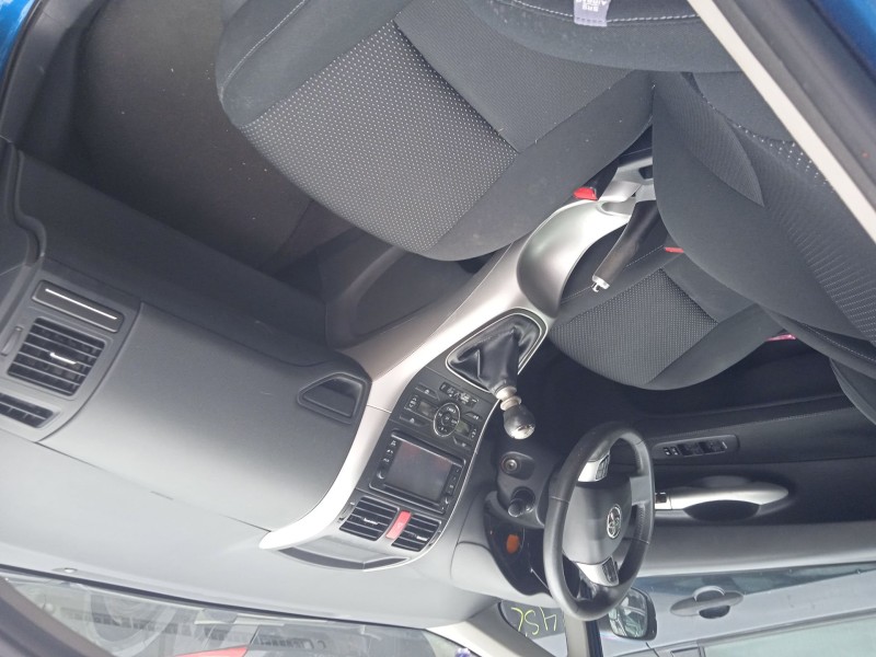 toyota auris (_e15_) del año 2012