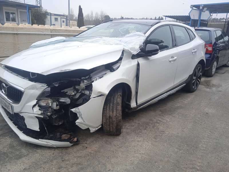 VOLVO V40 CROSS COUNTRY