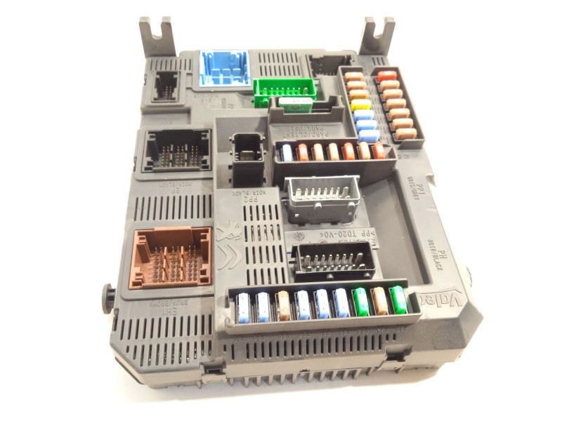 Recambio de caja reles / fusibles para citroën c4 cactus 1.2 thp 110 referencia OEM IAM 9807531680 1612139080 
