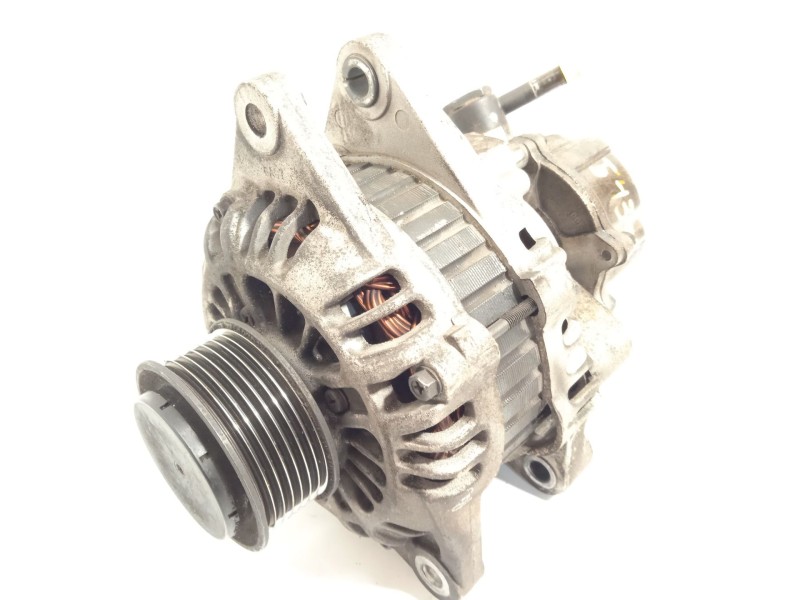 Recambio de alternador para hyundai h-1 / starex autobús (a1) 2.5 crdi referencia OEM IAM 373004A003  TA000A48201