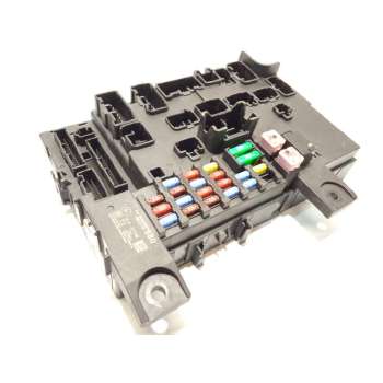 CAJA RELES / FUSIBLES 8637B680 