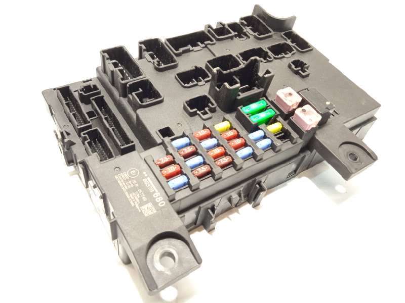 CAJA RELES / FUSIBLES 8637B680 