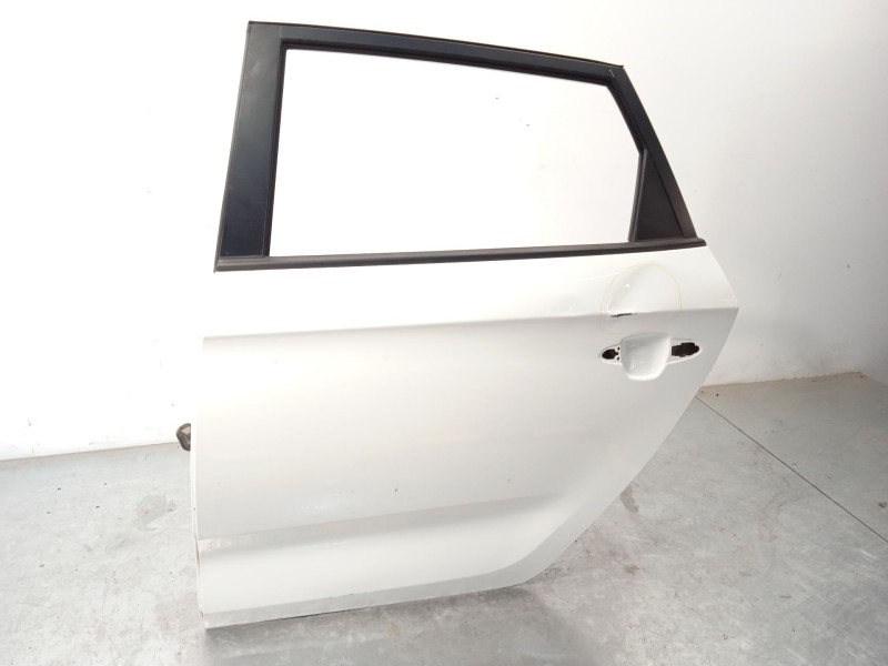 Recambio de puerta trasera izquierda para kia carens iv 1.7 crdi referencia OEM IAM 77003A4000  