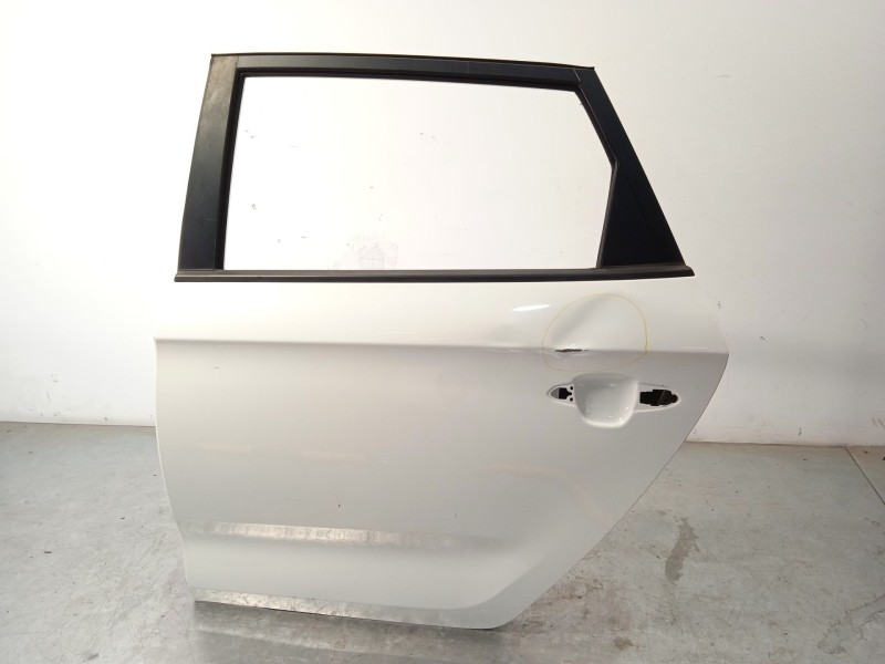 Recambio de puerta trasera izquierda para kia carens iv 1.7 crdi referencia OEM IAM 77003A4000  